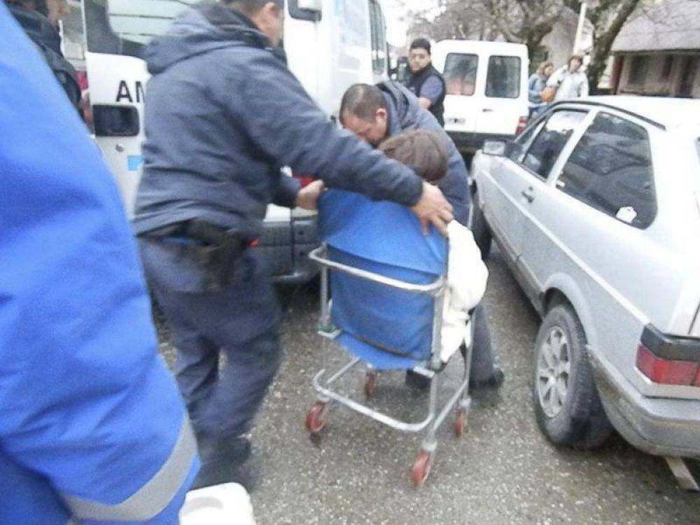 Micro fren� bruscamente y dos pasajeras sufrieron golpes leves