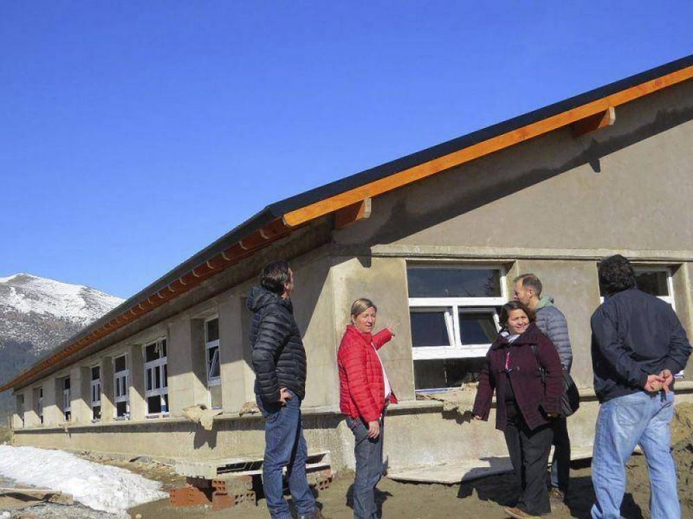 Avanza la obra del Centro Infantil y proyectan pavimentar ingreso al Barrio Omega