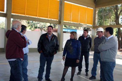 Closs y Jacobo visitaron las obras de la Epet 4 y del Jard�n Maternal en Iguaz�
