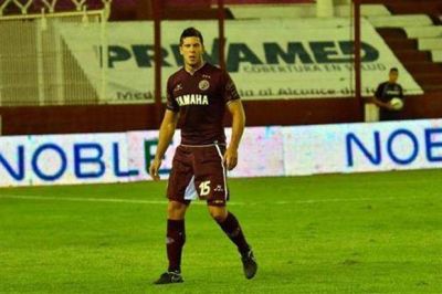 Muri� Diego Barisone, futbolista de Lan�s, en un accidente de tr�nsito