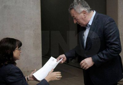 La querella de Col�n confirm� que pidi� los libros contables de la AFA