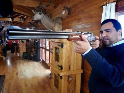 Quehu�: el intendente, con �armas cargadas�