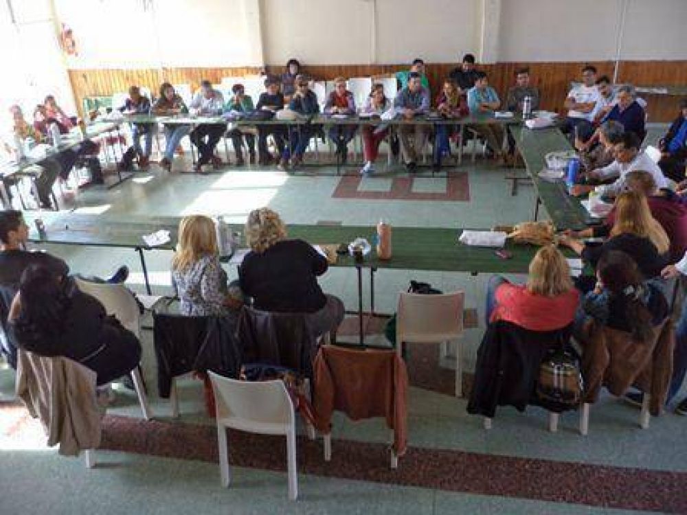 ATE quiere debatir la instrumentaci�n de un escalaf�n de salud que contemple los seis reg�menes que conviven en esta �rea 