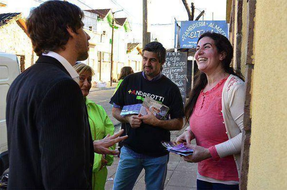 Juan Andreotti y Santiago Aparicio recorrieron juntos el barrio Crisol