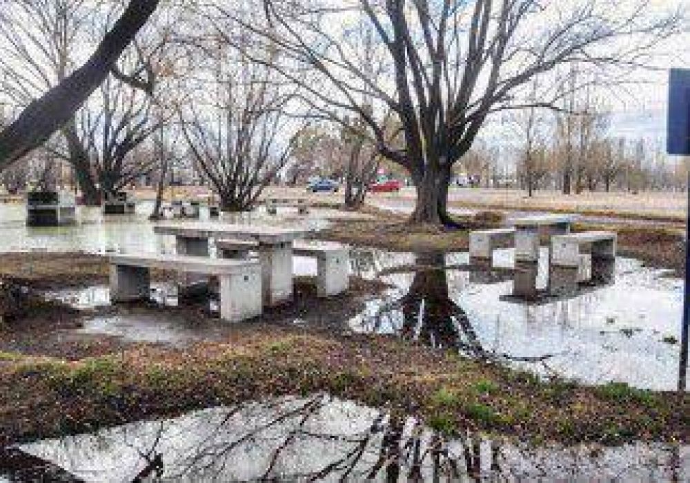 El Limay llega a su m�ximo caudal y genera m�s alerta 