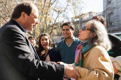 Macri, Sanz y Carri� negocian una foto antes de las PASO