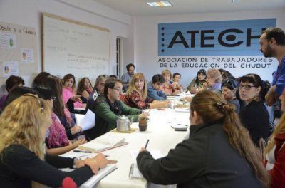 Docentes retoman el paro hasta el viernes