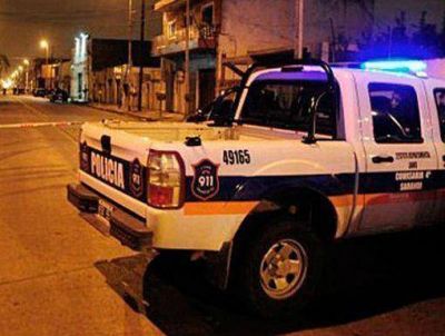 Mataron a un joven de un tiro en la espalda y detuvieron a un amigo