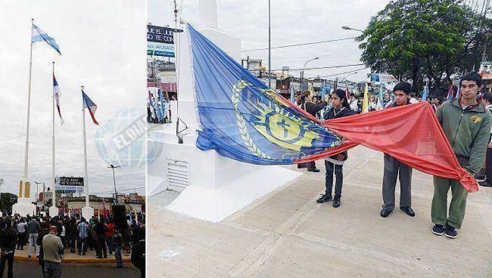 La bandera de Posadas flamea en el Mastil de Mitre y Uruguay