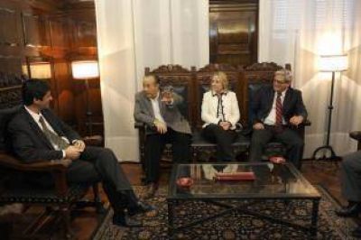 �El peronismo que ofrece Scioli est� lleno de villas miseria�