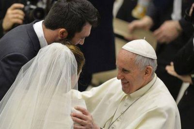 Francisco anima a los j�venes a no tener miedo al matrimonio