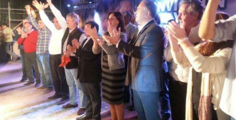 Manzur particip� de un multitudinario acto en Central Norte