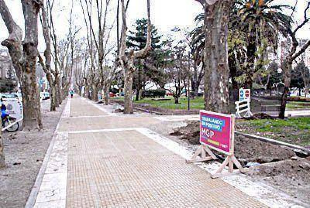 Contin�an los trabajos de puesta en valor de la plaza San Mart�n