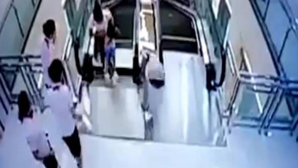 La tragedia en una escalera mec�nica desata cr�ticas contra empleadas