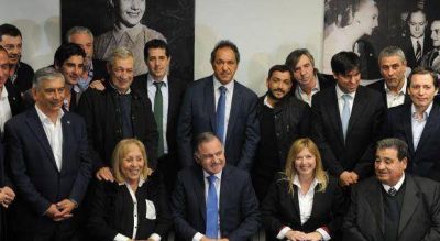 Scioli re�ne a intendentes de todo el pa�s y fogonea la creaci�n del Ministerio de Municipios