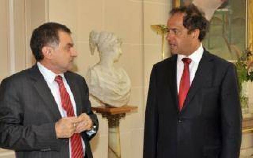 Scioli y Pereyra encabezan reuni�n de la FAM