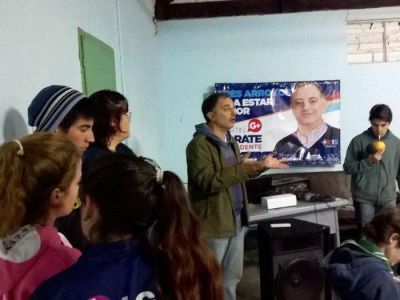 El massismo ofreci� radio abierta a j�venes en Bellocq