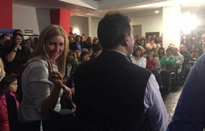 Sergio Massa estuvo en Olavarr�a para respaldar a Liliana Schwindt