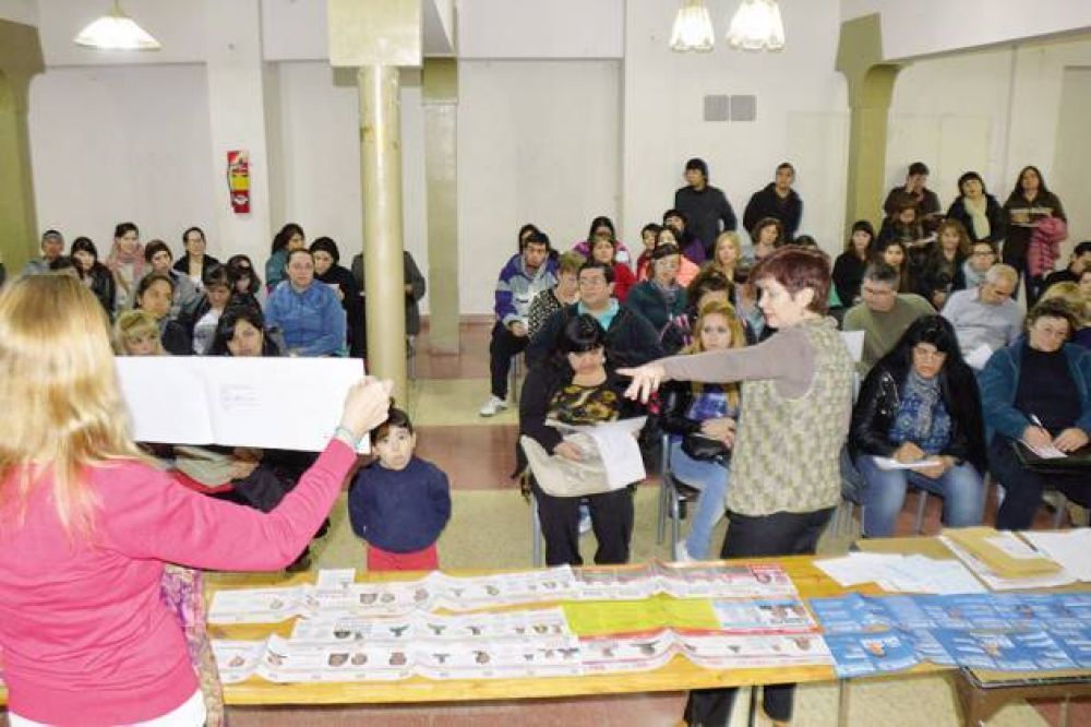 El Frente para la Victoria realiza simulacros de cuarto oscuro para preparar a sus fiscales para las PASO