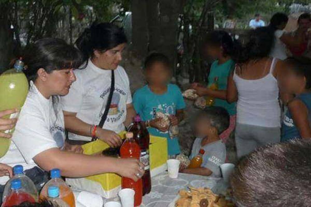 Bande�os entregaron donaciones a los nueve hermanitos Corbal�n