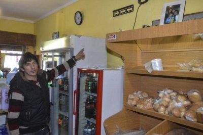 Robaron carne, cerveza, fernet, coca y LED en mercado de Caleta