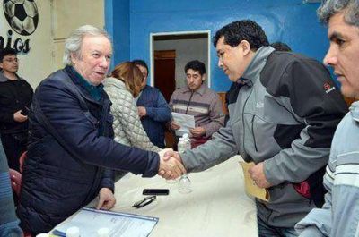 Peralta se reuni� con referentes en Caleta Olivia