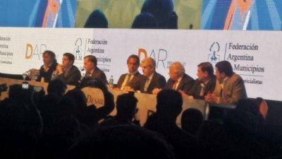 Miguel Isa elogi� el plan de Scioli para crear el Ministerio de Municipios