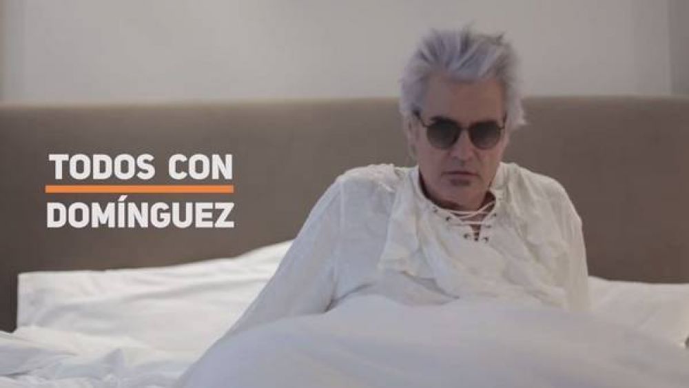 El ins�lito spot de Pettinato en apoyo a la candidatura de Juli�n Dom�nguez