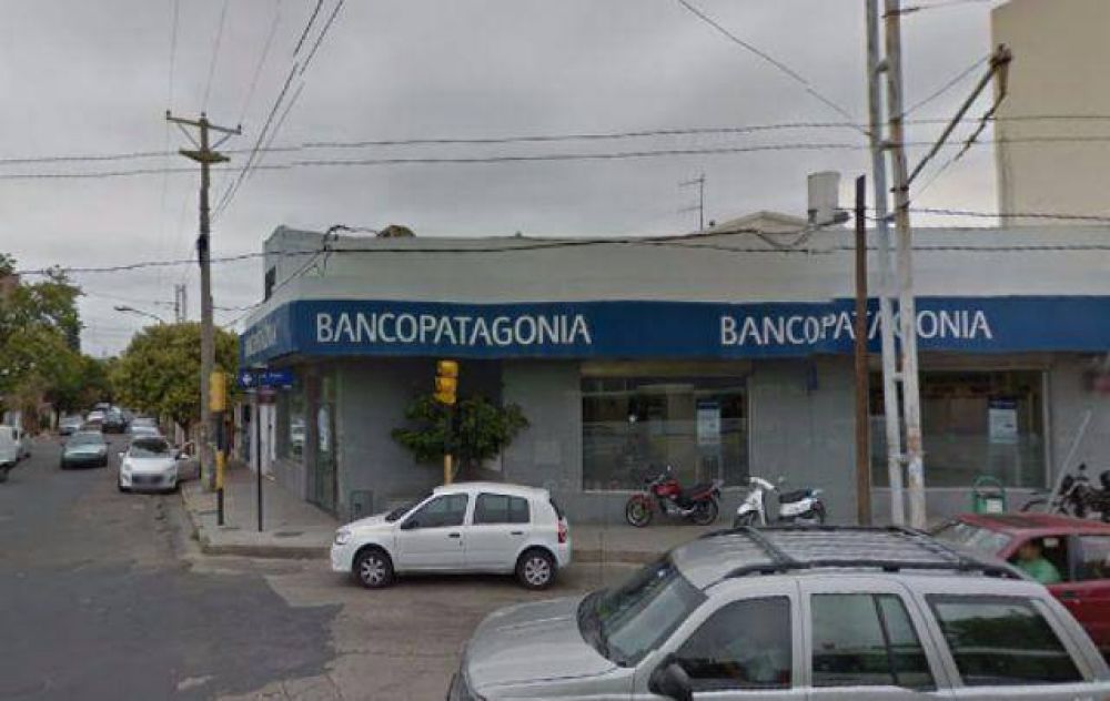 Robaron 100 mil pesos en una salidera bancaria en C�rdoba