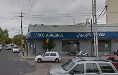 Robaron 100 mil pesos en una salidera bancaria en C�rdoba