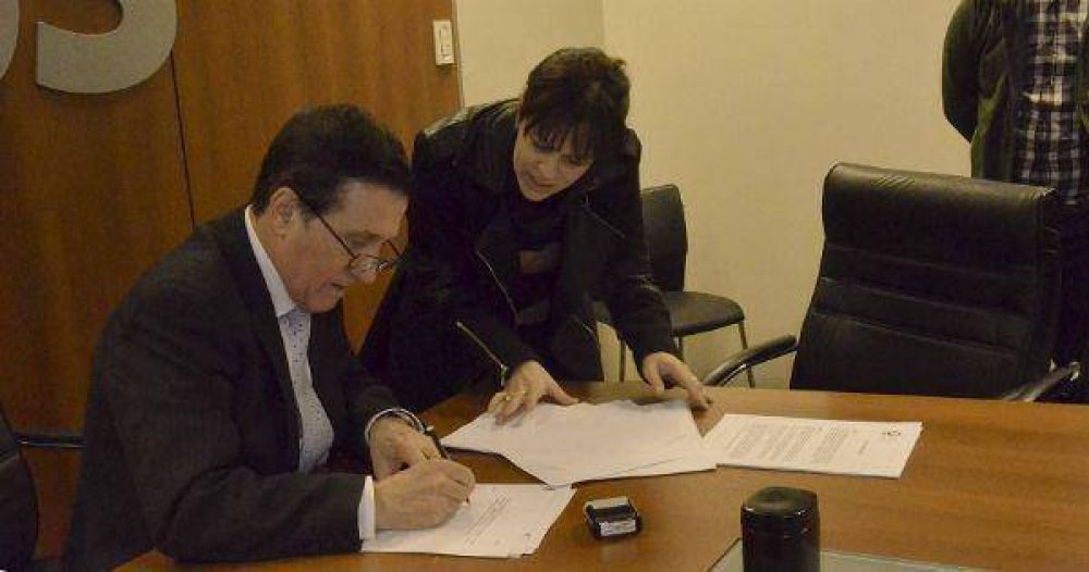 D�az P�rez hizo entrega de subsidios a instituciones del distrito