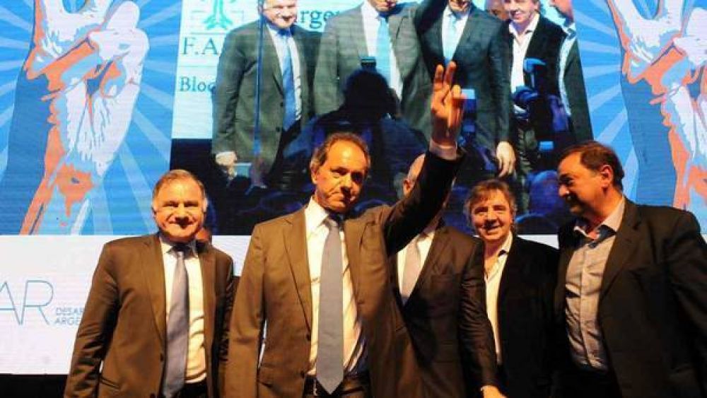 Scioli tambi�n le prometi� un ministerio a los intendentes