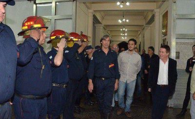 D�AZ P�REZ Y JULI�N �LVAREZ VISITARON EL CUARTEL DE BOMBEROS DE LAN�S OESTE