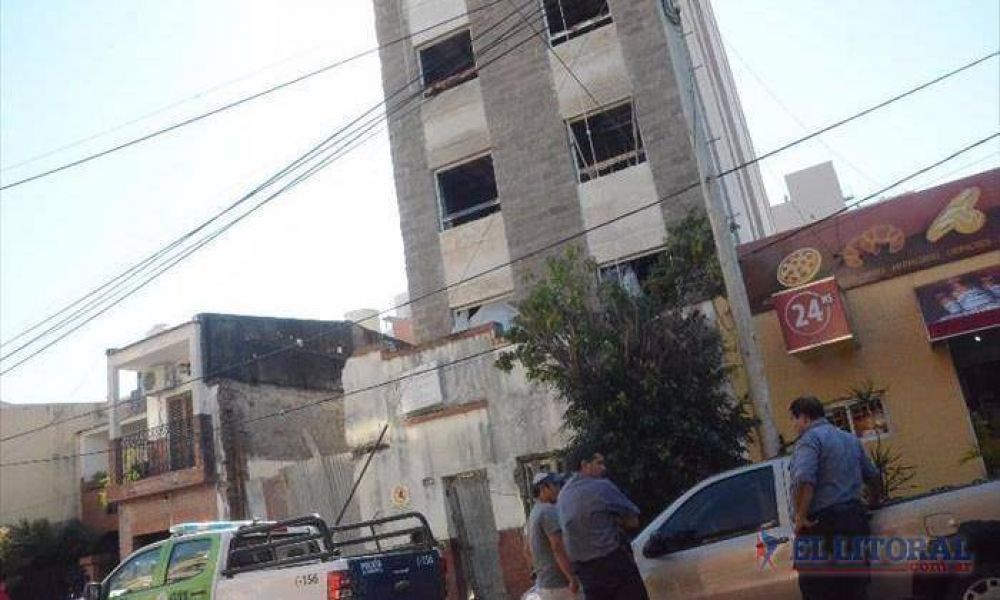 En montacargas, dos obreros cayeron desde el cuarto piso de un edificio