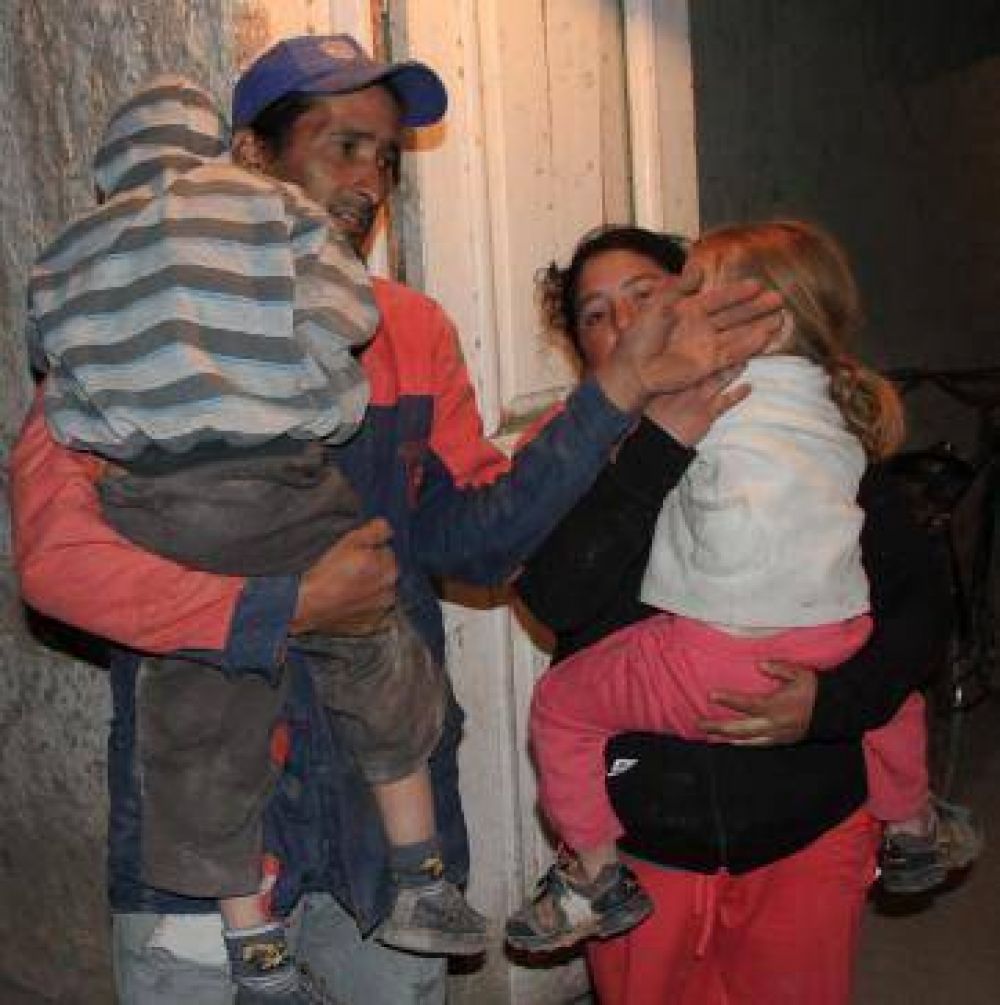 Con enga�os, raptaron a 2 hermanitos y los abusaron