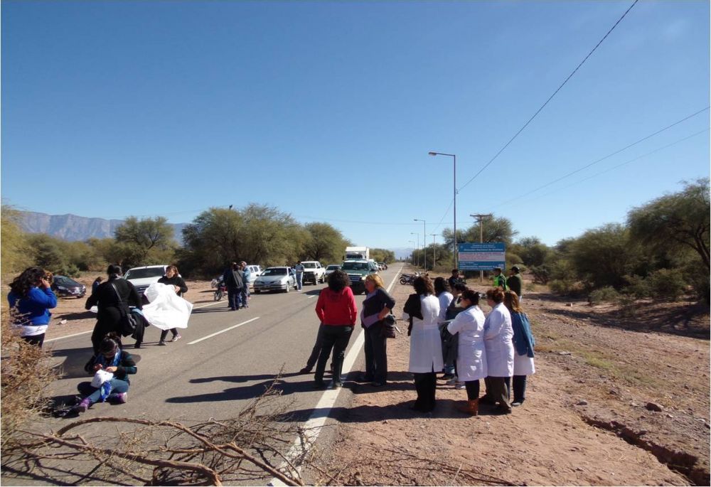 Tinogasta: Los pobladores de El Salado cortaron Ruta 60