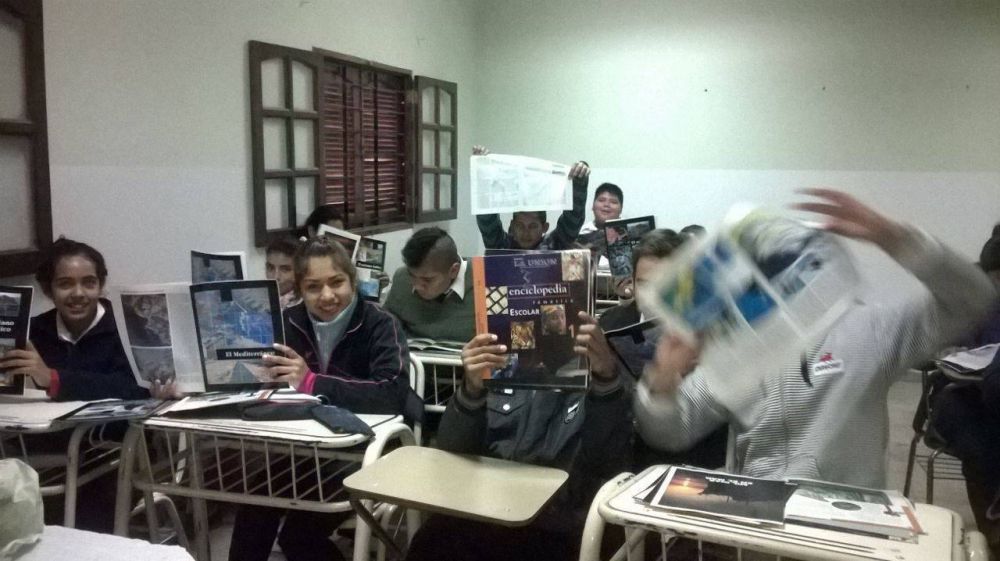 LA UNI�N entreg� materiales did�cticos para la escuela N� 26 de Las tejas