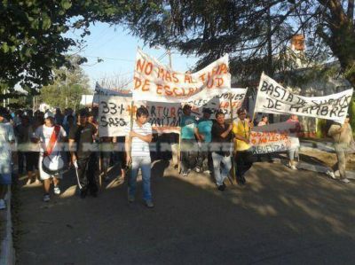 Tanineros de Tirol y La Escondida llevan 17 d�as de protesta