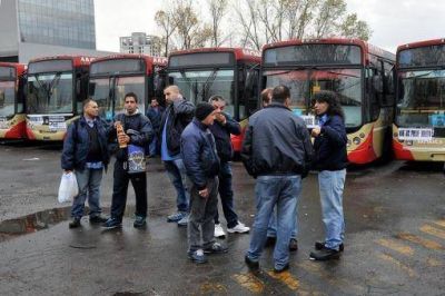 Choferes de la l�nea 60 vuelen a reunirse en Trabajo para destrabar el conflicto
