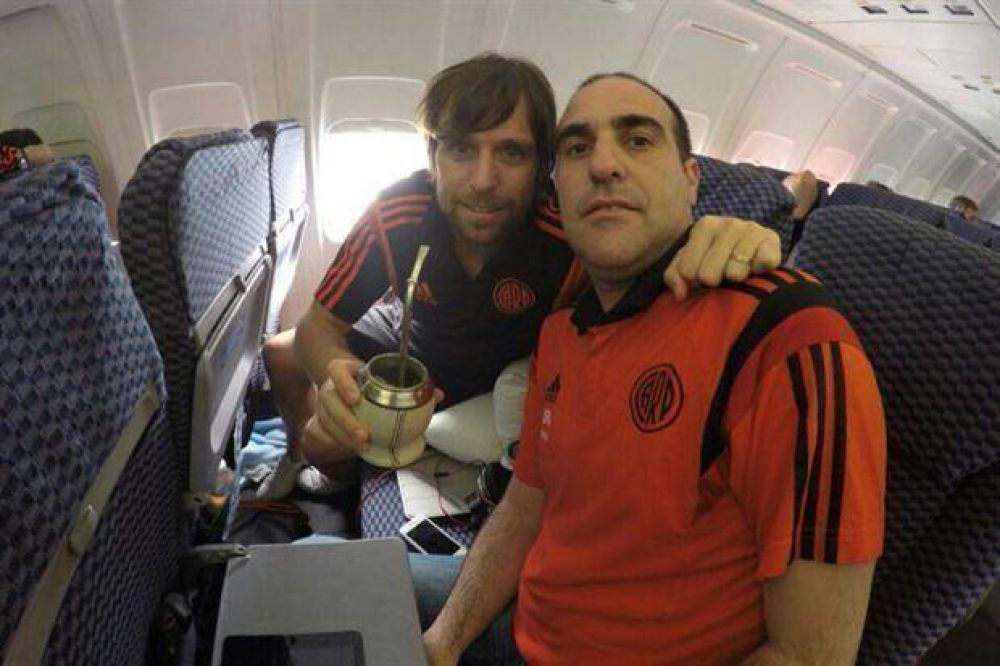 El plantel de River lleg� al pa�s y s�lo piensa en la Copa Libertadores