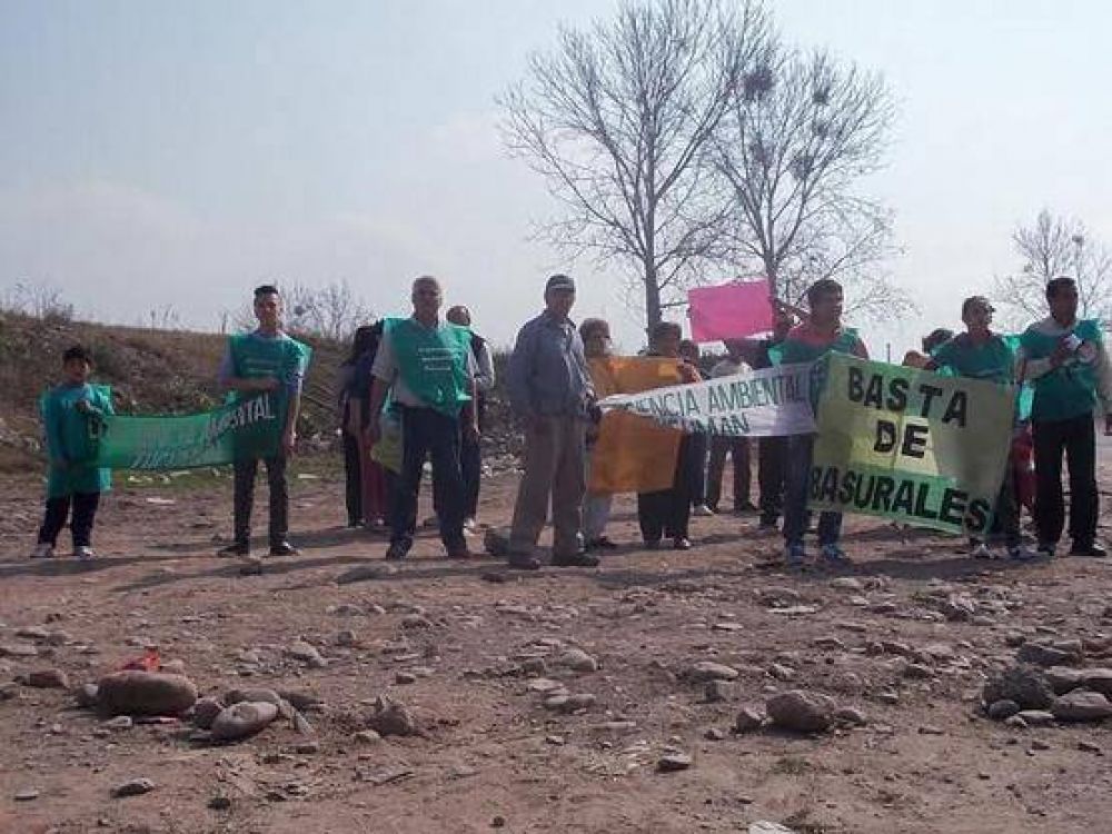 Exigen que se erradiquen basurales en la Costanera