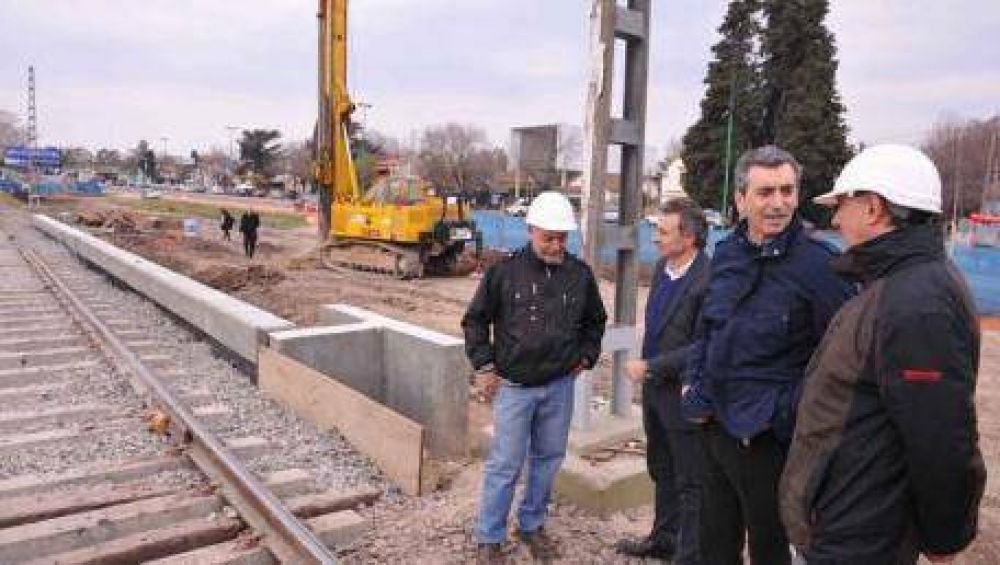 Randazzo, en City Bell con detalles del nuevo tren
