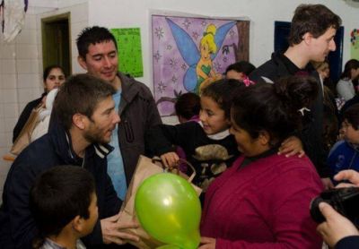 Juntos por Las Heras y Acci�n Marplatense agasajaron a los m�s bajitos