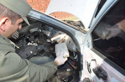 Detuvieron a una pareja que transportaba 25 kilos de coca�na en Salta