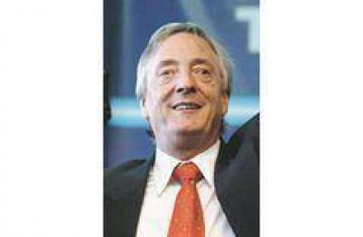 Kirchner reaparece en el conurbano para medir lealtades