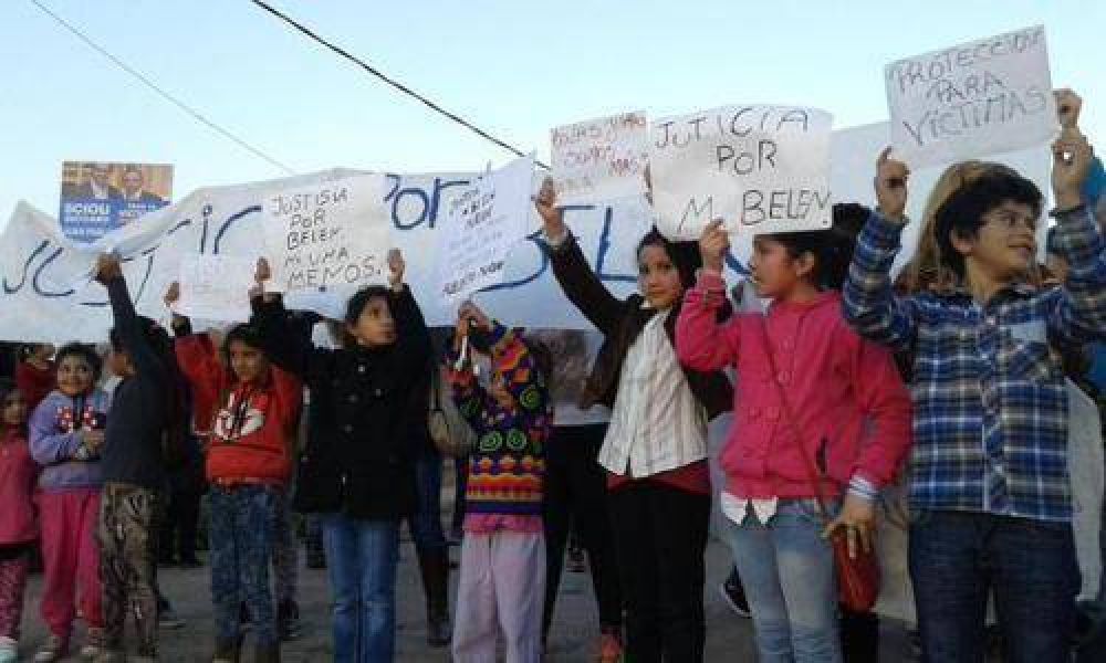 Unas 100 personas marchan para pedir 