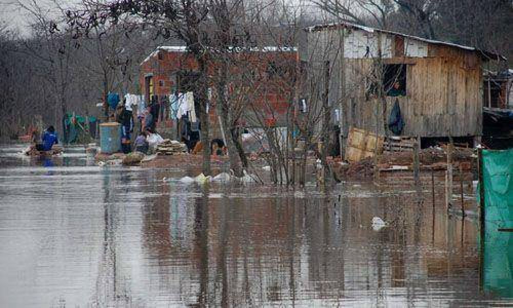 Son 67 los evacuadas en el barrio R�o Luj�n