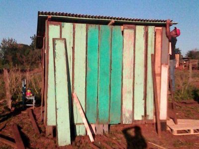 Servidores del Papa construyen vivienda a persona abandonada en Ypejh�