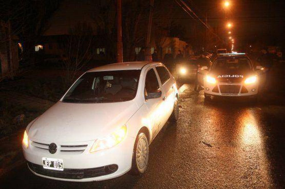 Polic�a herida tras ser embestida
