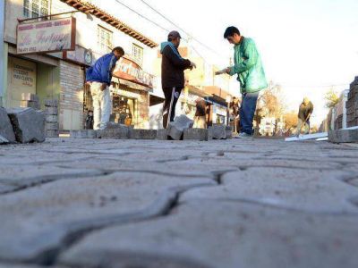 Guaymall�n en crisis: protestas por recortes de salarios y suspensi�n de obras y servicios
